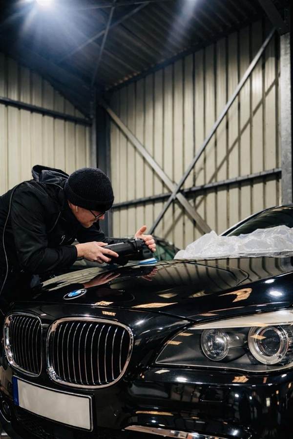 Damien, fondateur de Damclean Car, spécialiste nettoyage automobile à Valenciennes