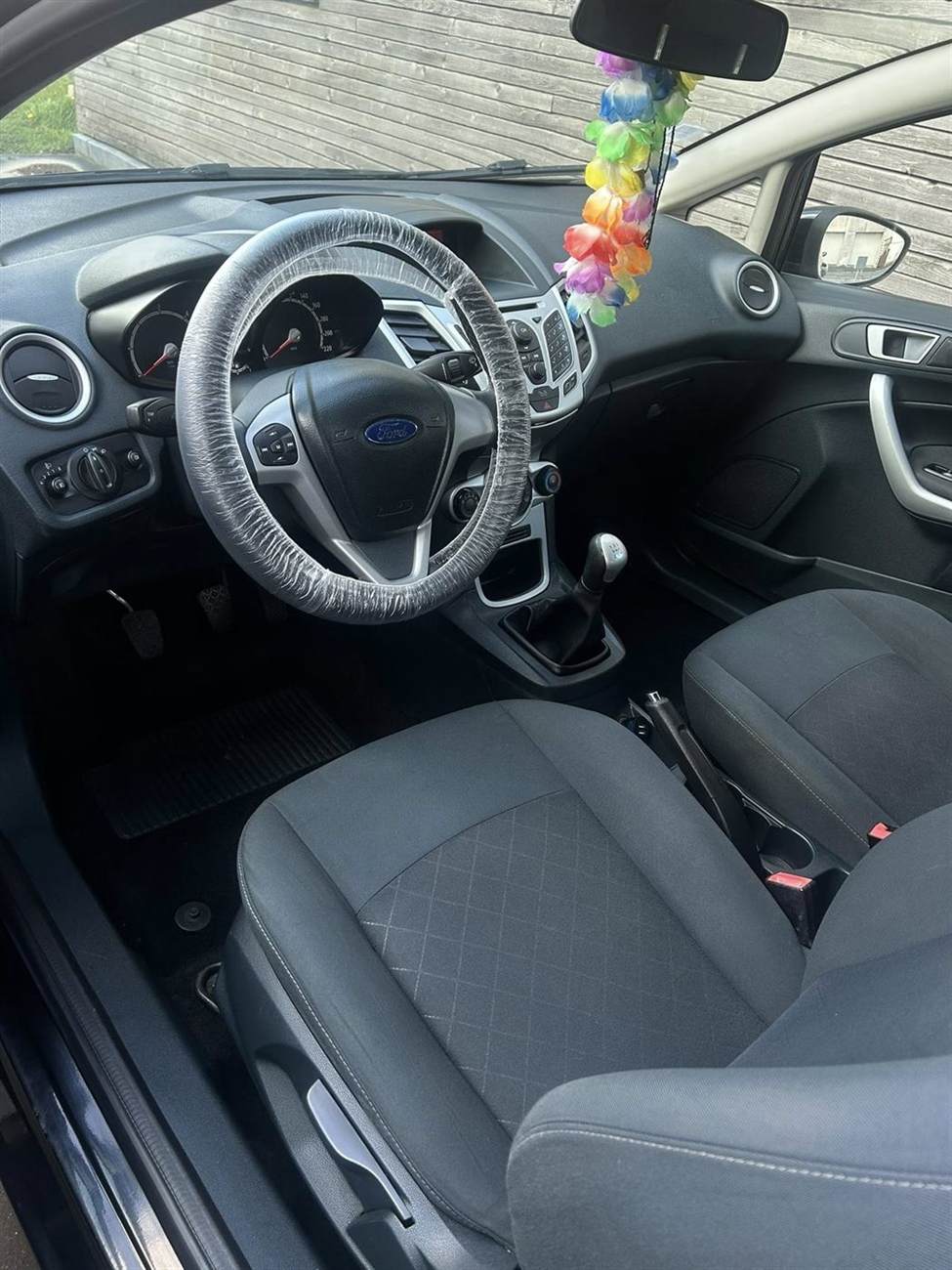 Intérieur voiture après nettoyage à Valenciennes